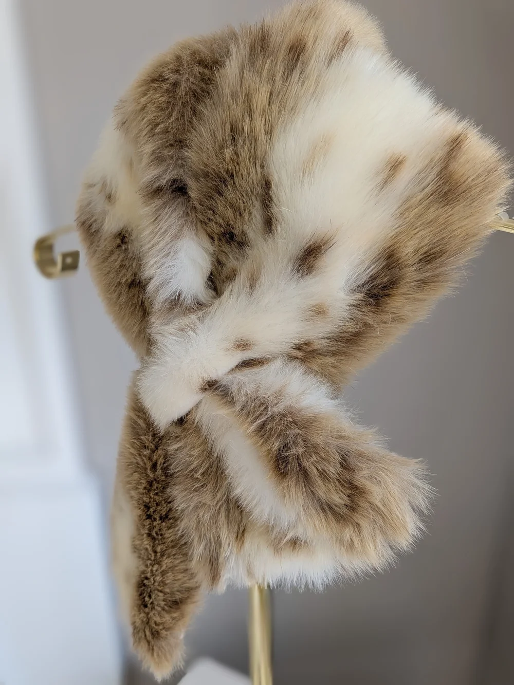 Dillard's Preston & York Faux Fur Scarf in Cream and Brown